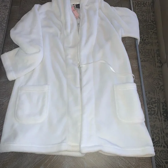 Victoria Secret Robe!!! Size XS-S - Picture 2 of 3